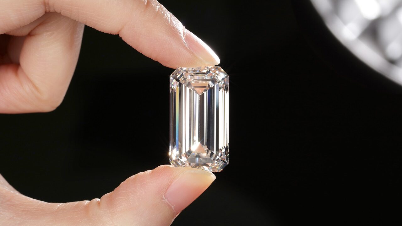 What are loose diamonds?