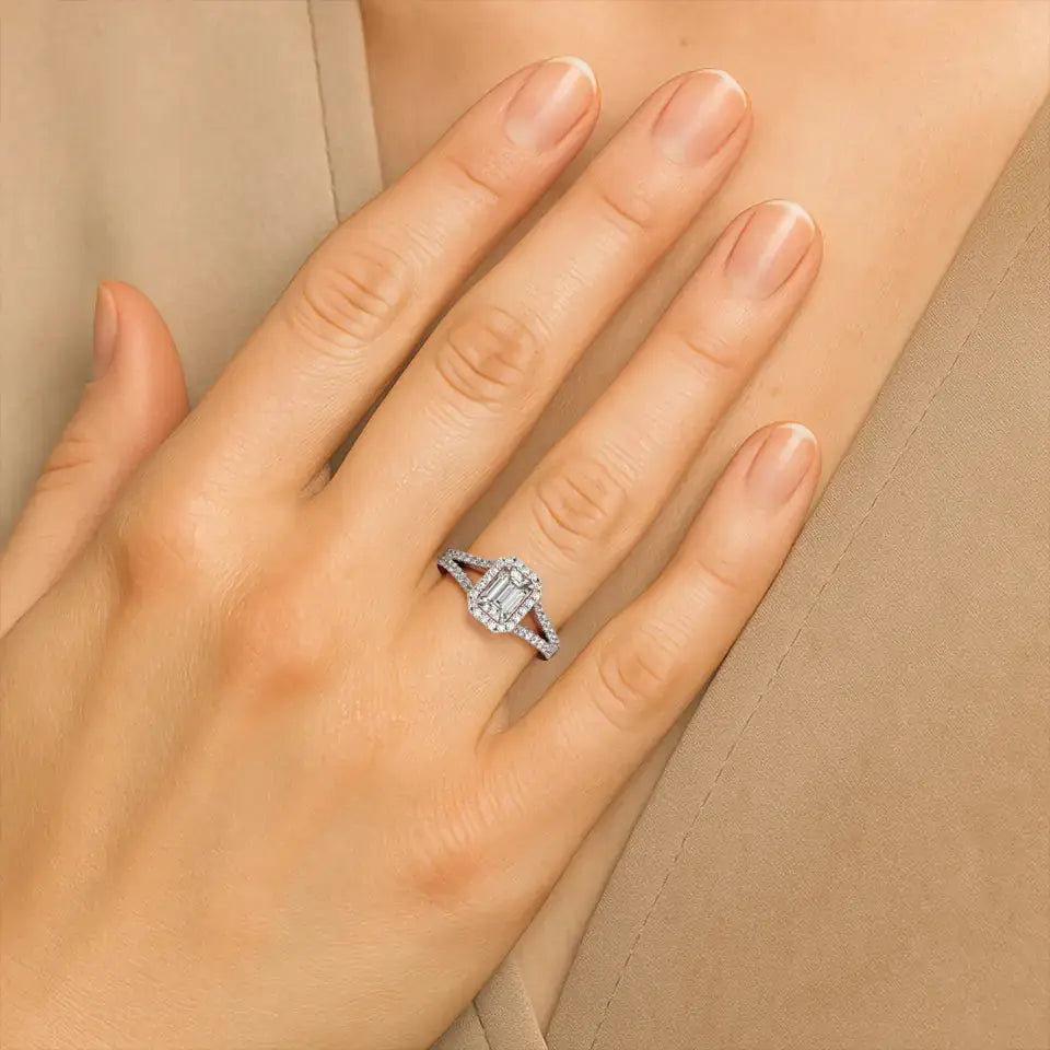 Mira | Round & Emerald Lab-Grown Diamond Halo Ring - Nivara